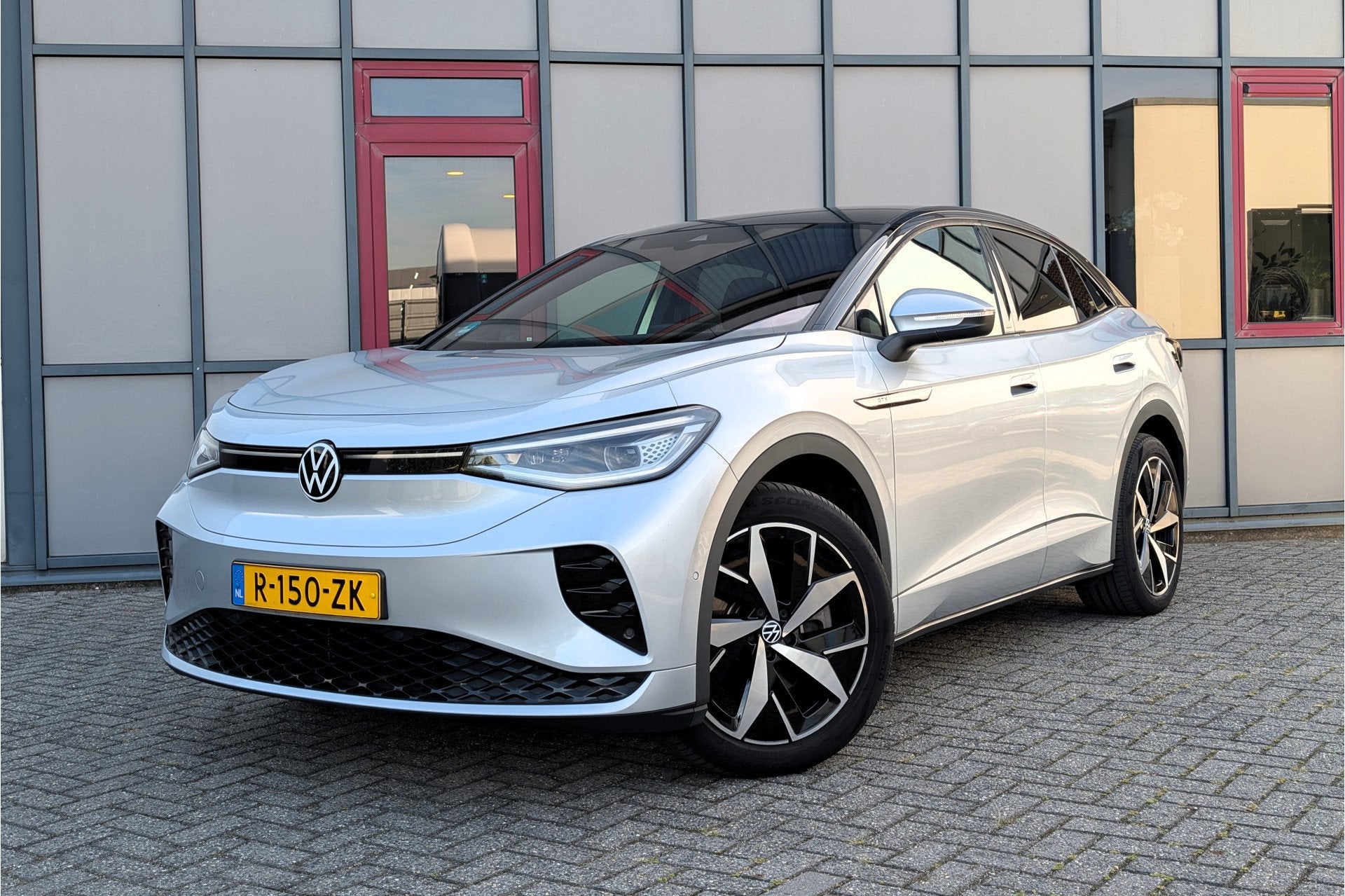 Volkswagen ID.5 GTX 77kWh SOH 89% Trekhaak (bj 2022), Auto's, Dealer onderhouden, Zwart, Met garantie (alle), Leder en Stof