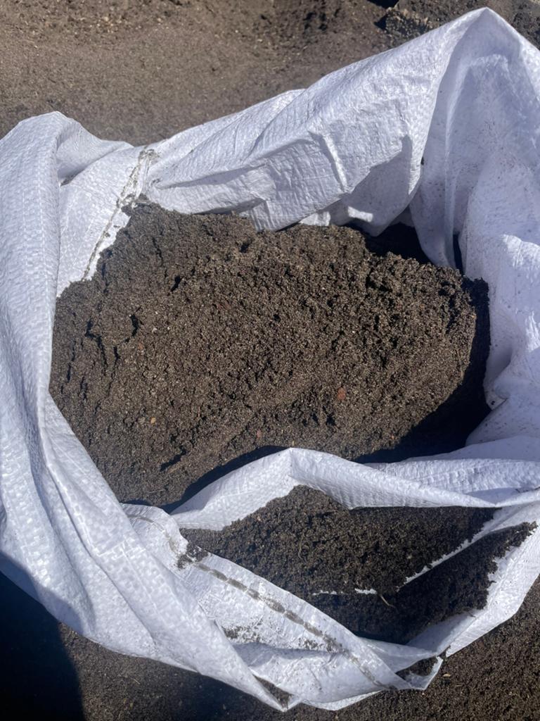 Gezeefde tuinaarde gratis af te halen., Tuin en Terras, Aarde en Mest, Ophalen, Tuinaarde