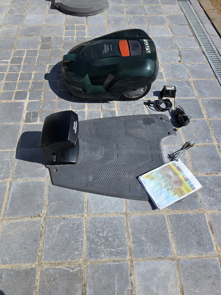 Husqvarna robotmaaier ac220, Ophalen, Gebruikt, 20 tot 25 cm, Husqvarna