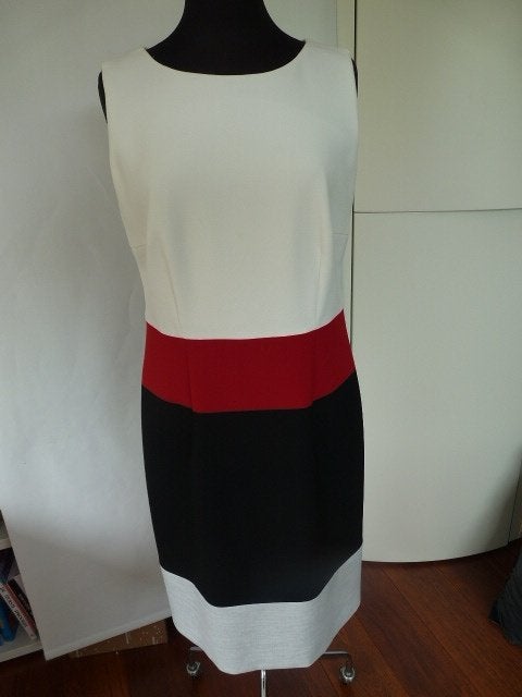 Elegant chique  jurk wit rood zwart en grijs  Boss , 40., Maat 38/40 (M), Wit, Cocktailjurk, Ophalen of Verzenden