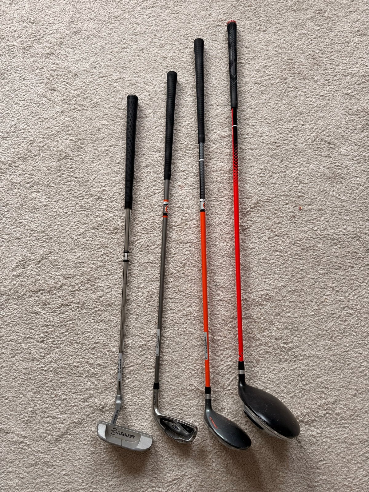 Foto 2 van US Kids Golfset voor kinderen - Driver, Hout 3, IJzer 8, Put