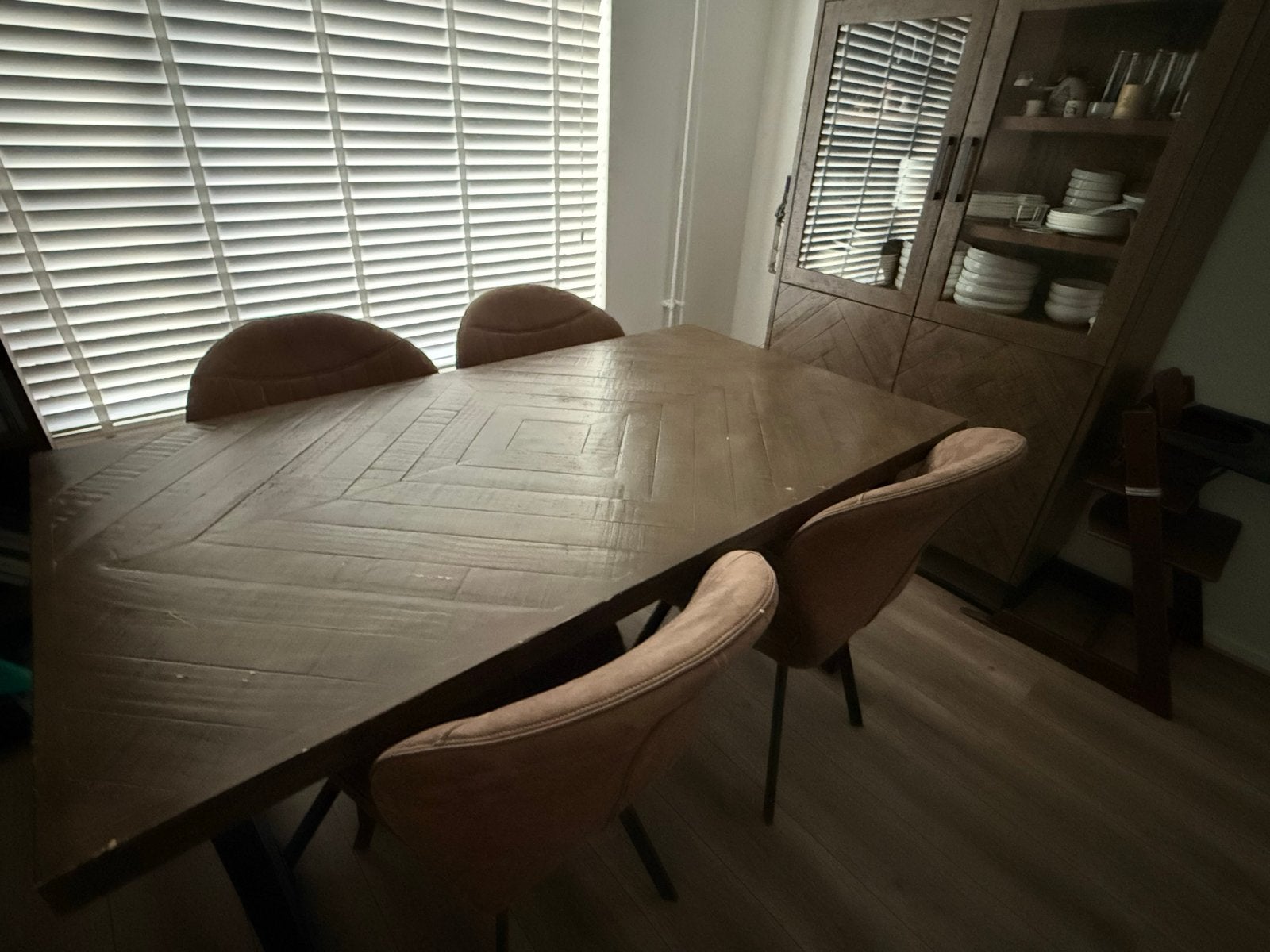 Visgraat eettafel + vitrinekast + 4 Van Bommel eetstoellen, Ophalen, Gebruikt, 100 tot 150 cm, 150 tot 200 cm