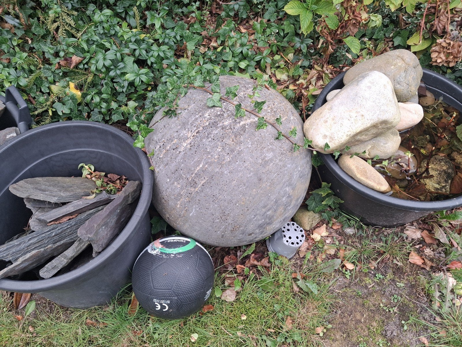 Ronde waterbol ornament vijver, Ophalen, Gebruikt, Beton, Waterornament
