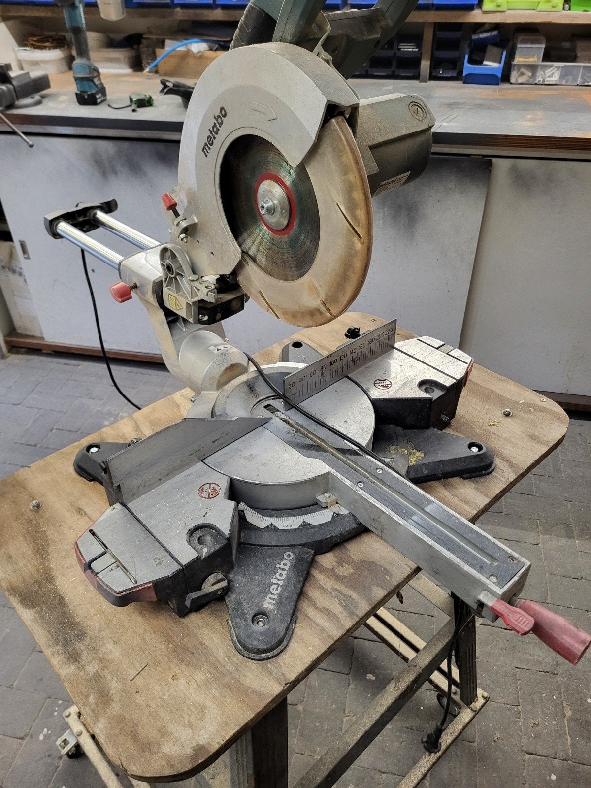 Metabo KGS 254 M Afkortzaag - Krachtig en Betrouwbaar, Ophalen, Gebruikt, 70 mm of meer, Afkortzaag