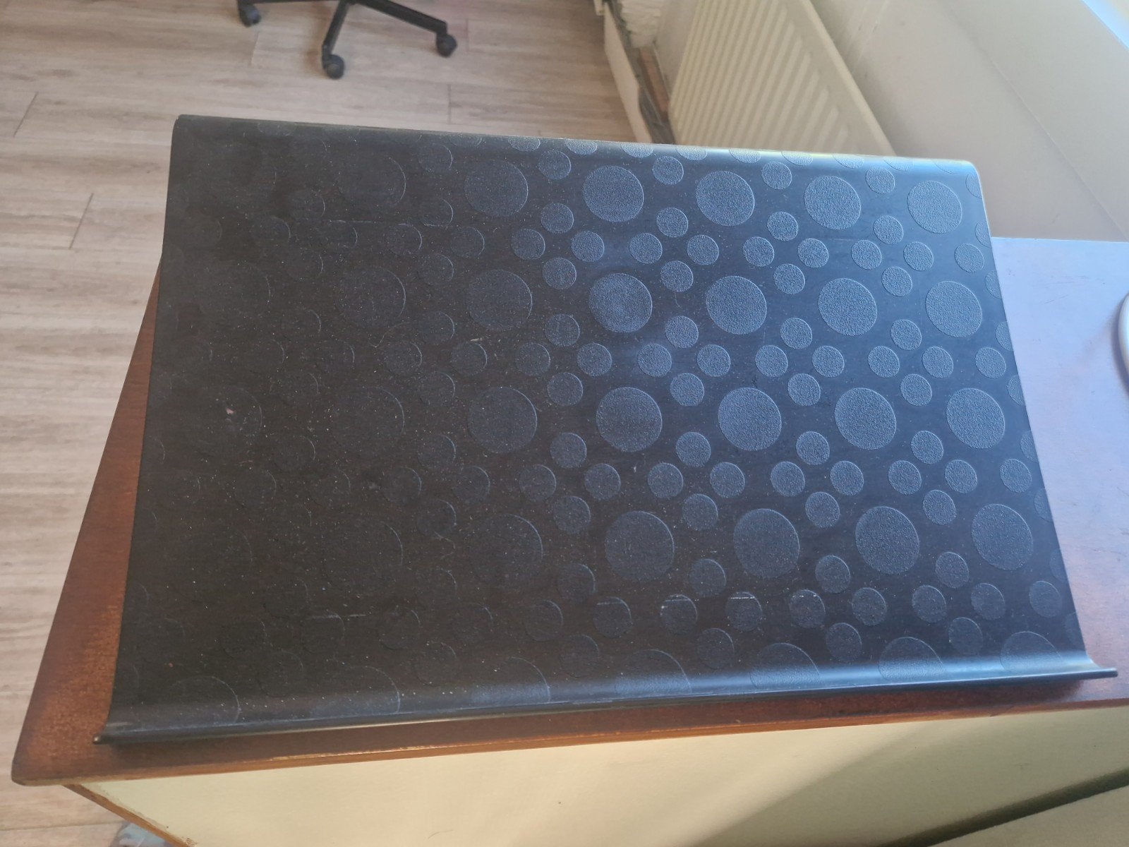 Ikea laptopverhoger - Ergonomisch en stijlvol, Computers en Software, Laptopstandaarden, Ophalen, Gebruikt, Ikea