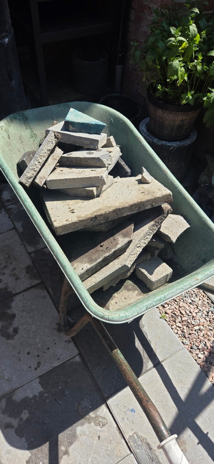 Gratis stukken tegels - Altijd wel wat van te maken!, Tuin en Terras, Ophalen, Gebruikt, Overige typen