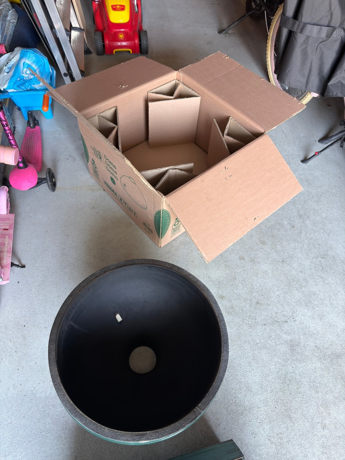 Big Green Egg dome Large zgan kleine beschadiging!, Ophalen of Verzenden, Zo goed als nieuw