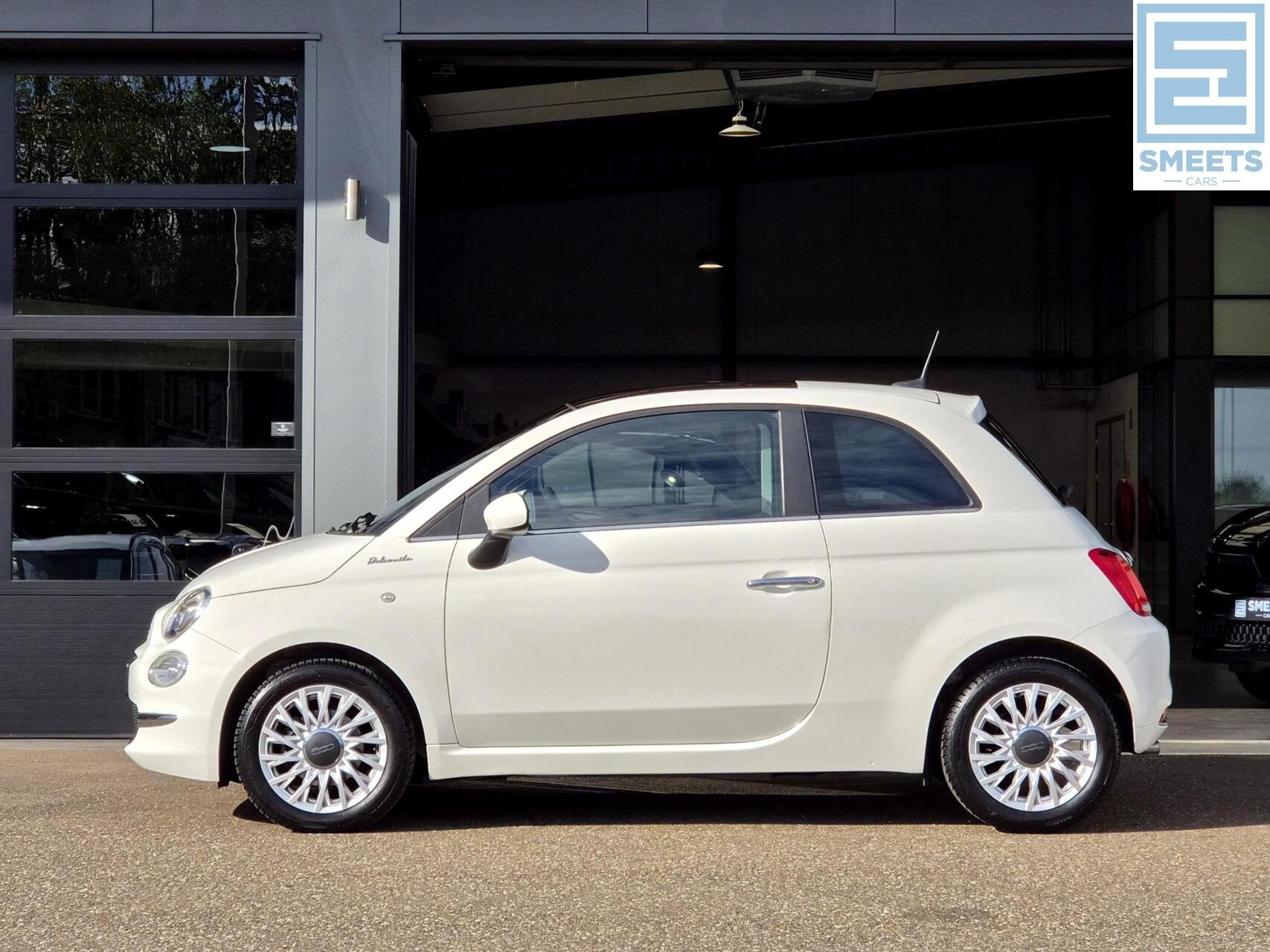 Fiat 500 1.0 Hybrid Dolcevita |Carplay/And|PDC|Airco|Panoram, Voorwielaandrijving, Gebruikt, 4 stoelen, Leder en Stof