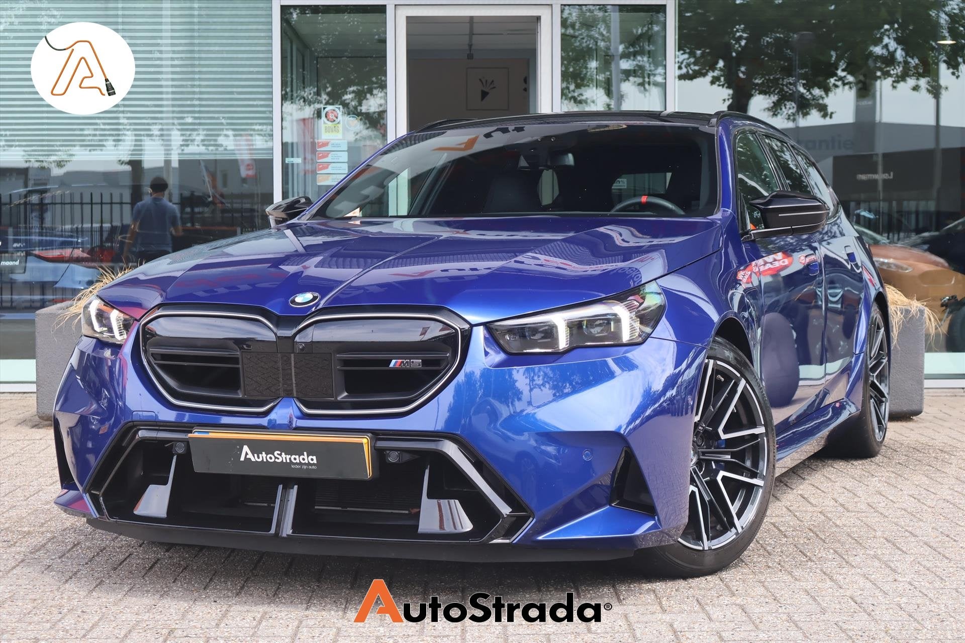 BMW 5-Serie Touring (g61) M5 728pk xDrive | Marina Bay Blue, Auto's, Gebruikt, Vierwielaandrijving, 5-Serie, 750 kg