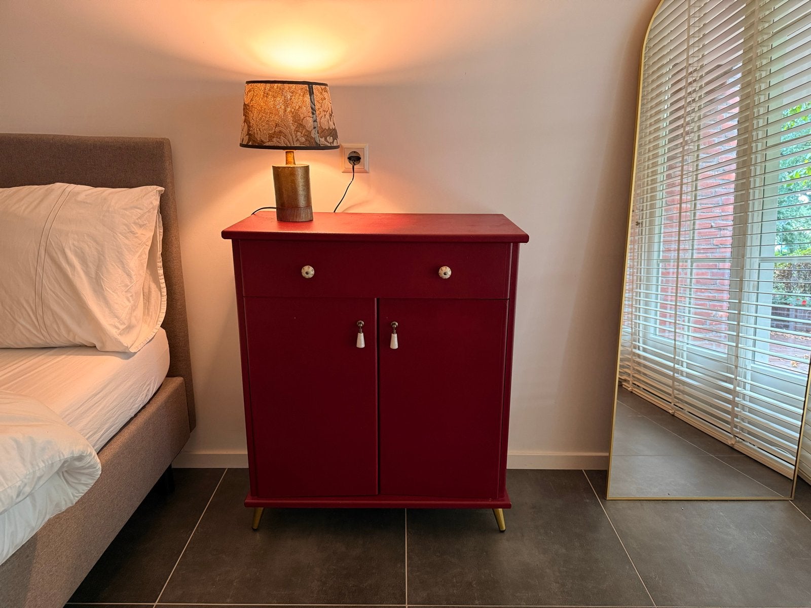 Unieke bordeauxrood dressoir/wandkast, Ophalen, Zo goed als nieuw