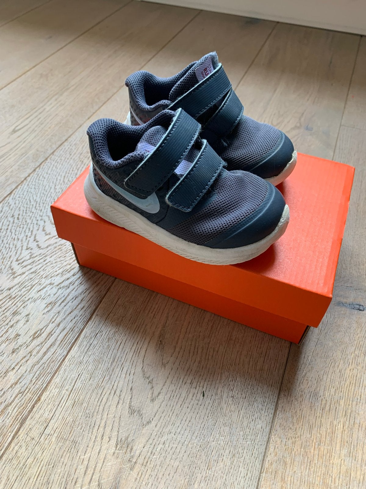 Nike sportschoenen maat 21, Ophalen of Verzenden, Gebruikt, Jongetje of Meisje, Schoentjes