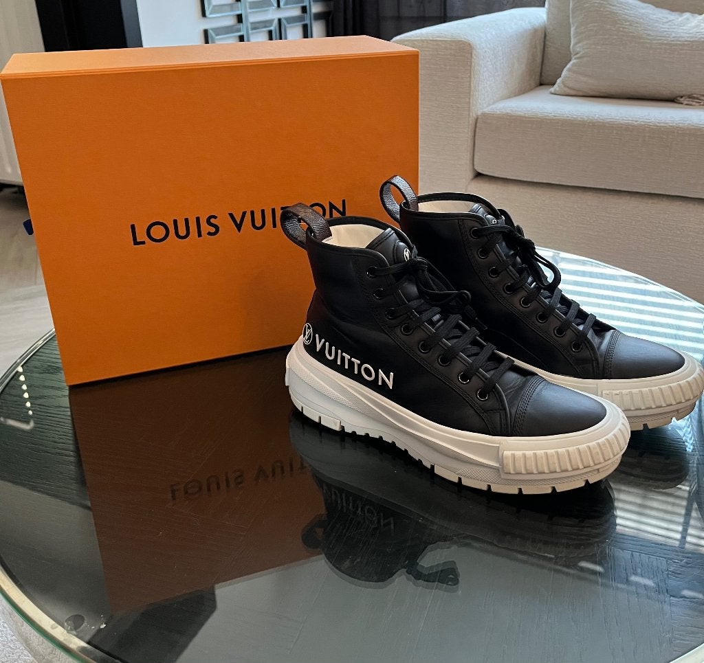 Louis Vuitton 38,5 Squad sneakers zwart met doos en bon, Kleding | Dames, Schoenen, Zwart, Louis Vuitton, Ophalen of Verzenden