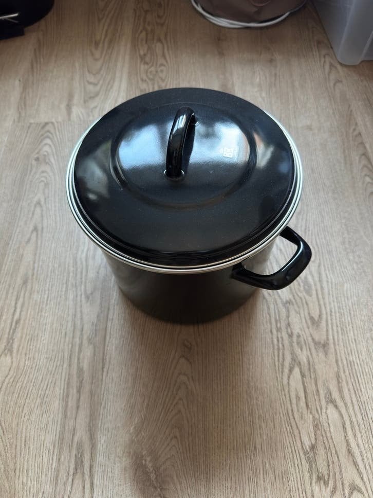 BK Indigo Soeppan 24cm - 8.7L alle warmtebronnen & inductie, Huis en Inrichting, Ophalen of Verzenden, Zo goed als nieuw
