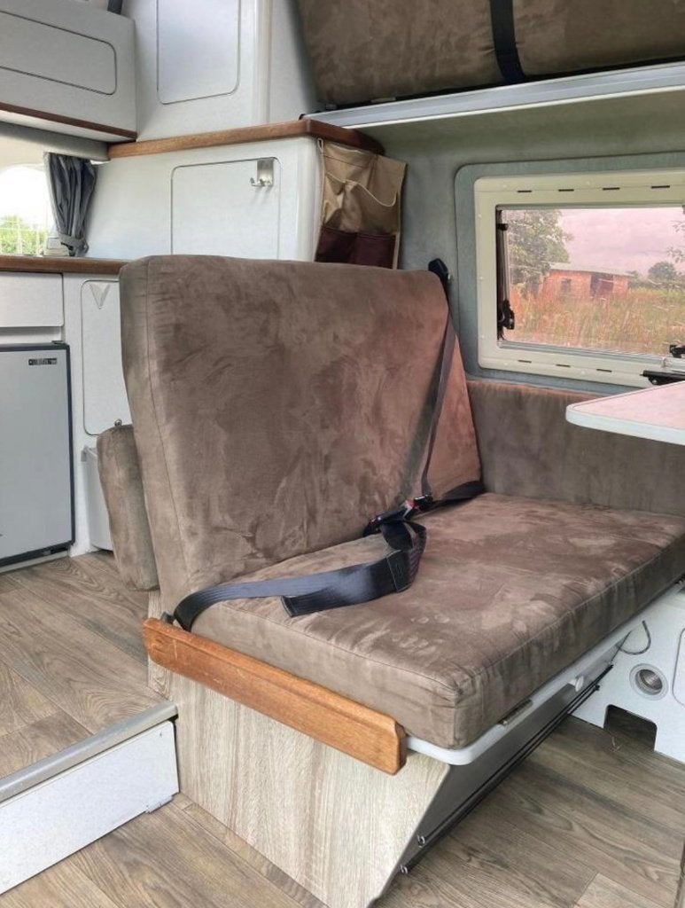 Foto 9 van Mooie Volkswagen Transporter T4 camper / camperbus te koop!