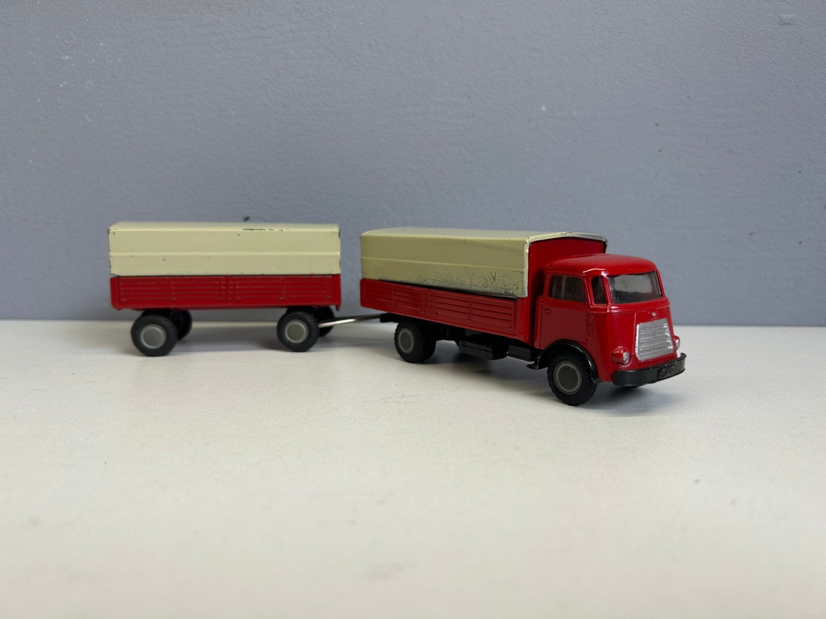 Lion toys car Daf Frontstuur + huifjes en aanhanger., Ophalen of Verzenden, Zo goed als nieuw, Bus of Vrachtwagen, Lion Toys