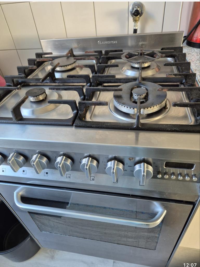 Ariston Vrijstaand Gasfornuis met Oven, Witgoed en Apparatuur, Fornuizen, Gebruikt, 60 cm of meer, Gas, Vrijstaand