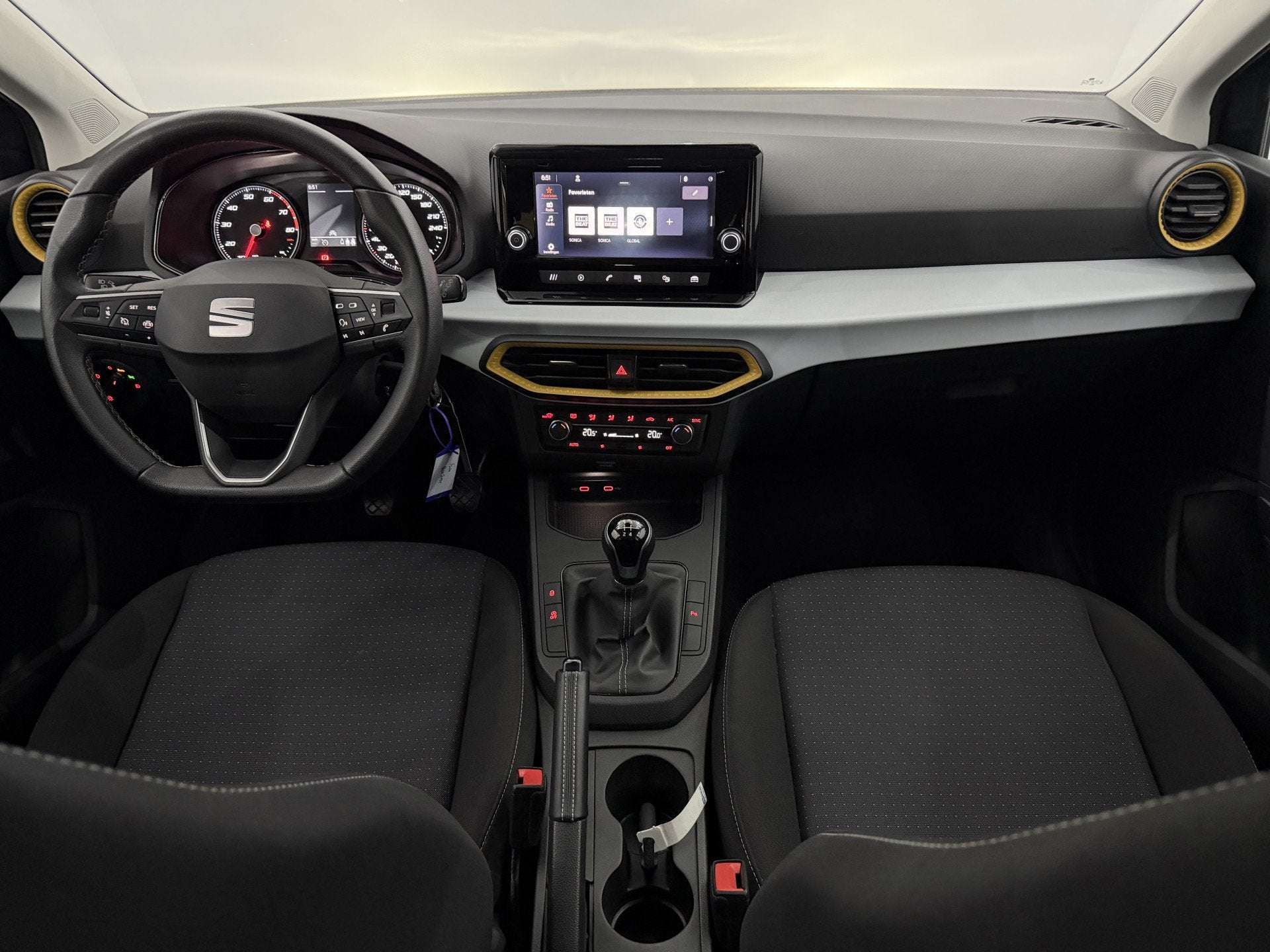 SEAT Ibiza 1.0 MPI Style Camera, Apple carplay, Clima, Cruis, Voorwielaandrijving, Stof, Euro 6, 82 pk