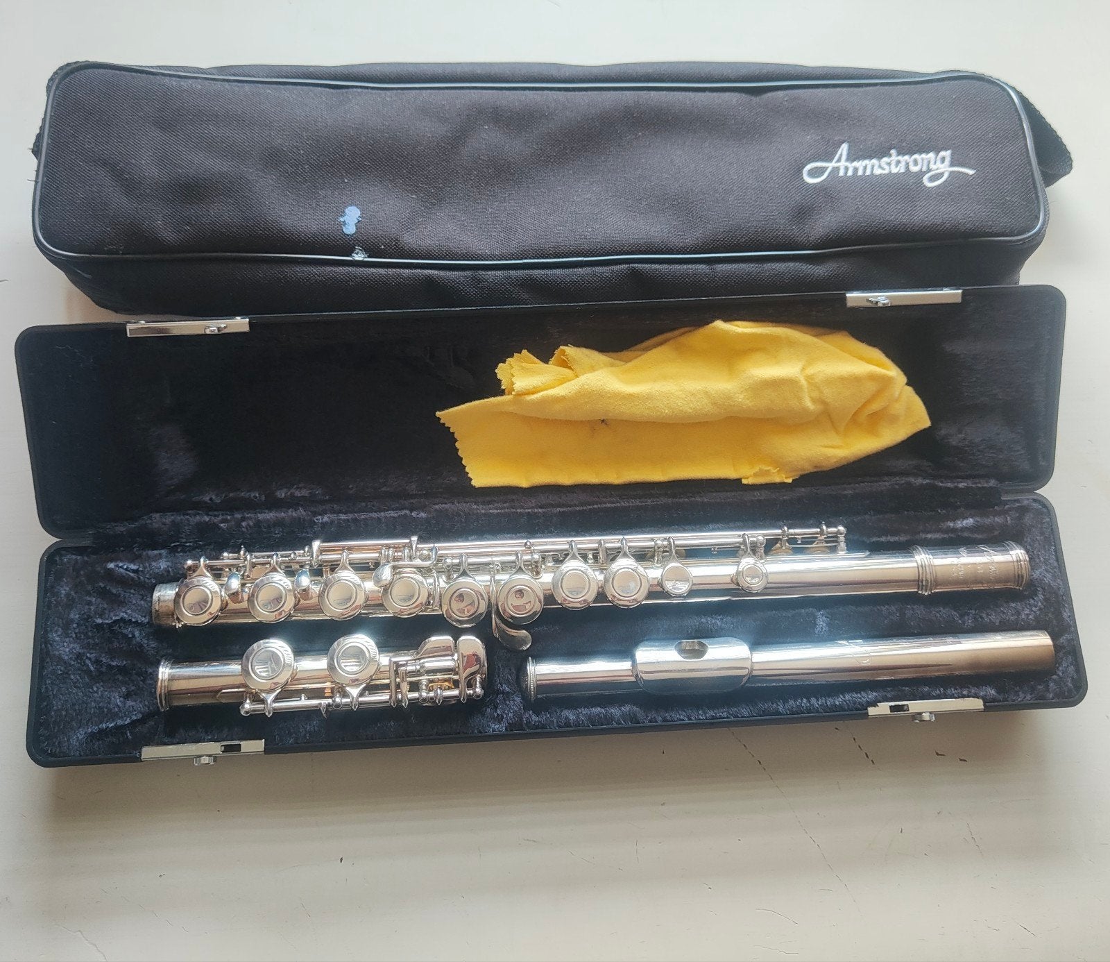 Armstrong 200e dwarsfluit met koffer, tas en stokje, Muziek en Instrumenten, Blaasinstrumenten | Dwarsfluiten en Piccolo's, Ophalen of Verzenden