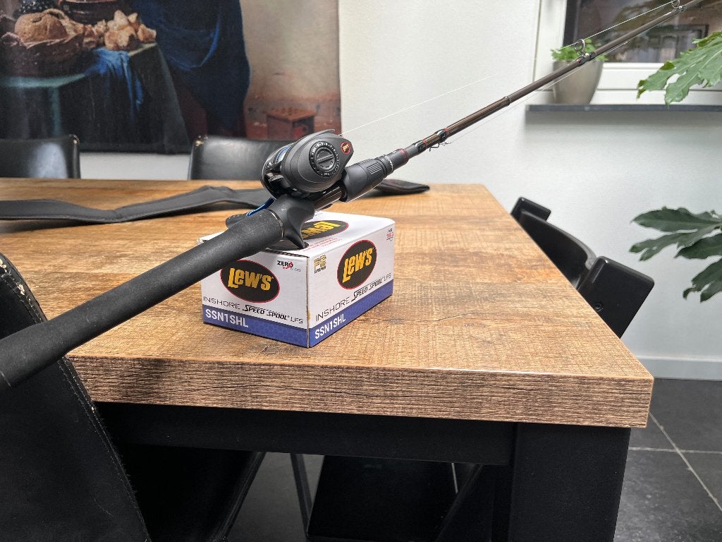 Westin W4 Vertical Jigging-T + Lews reel met lijn + Rod Sock, Watersport en Boten, Ophalen of Verzenden, Nieuw, Complete set