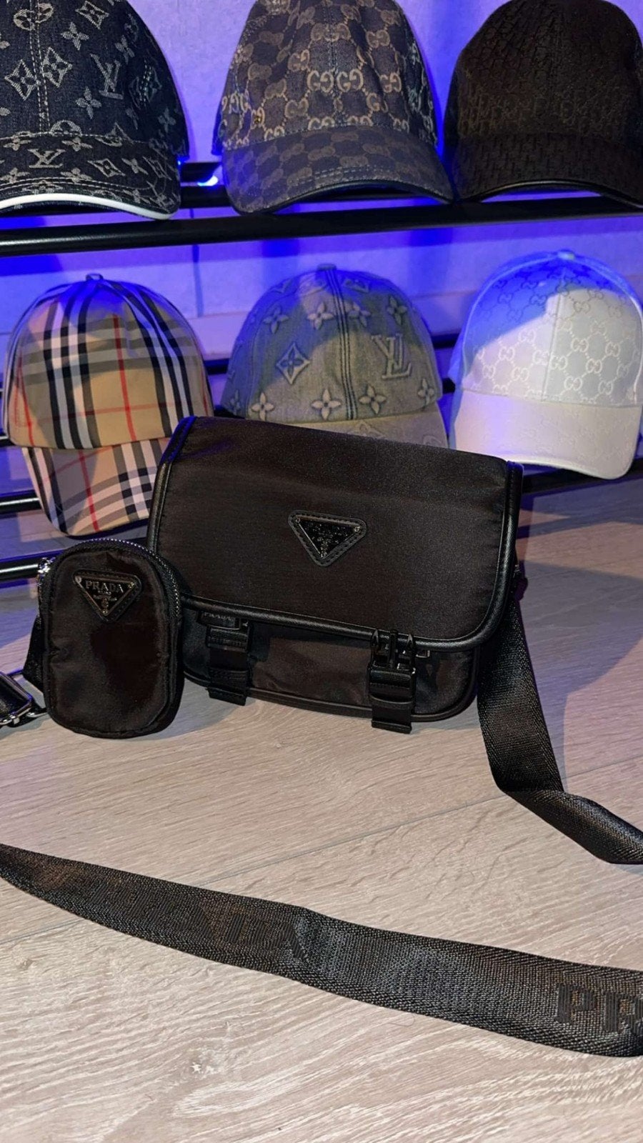 Prada Schoudertas met Afneembaar Zakje - Zwart, Ophalen of Verzenden, Zo goed als nieuw, Zwart, Schoudertasje