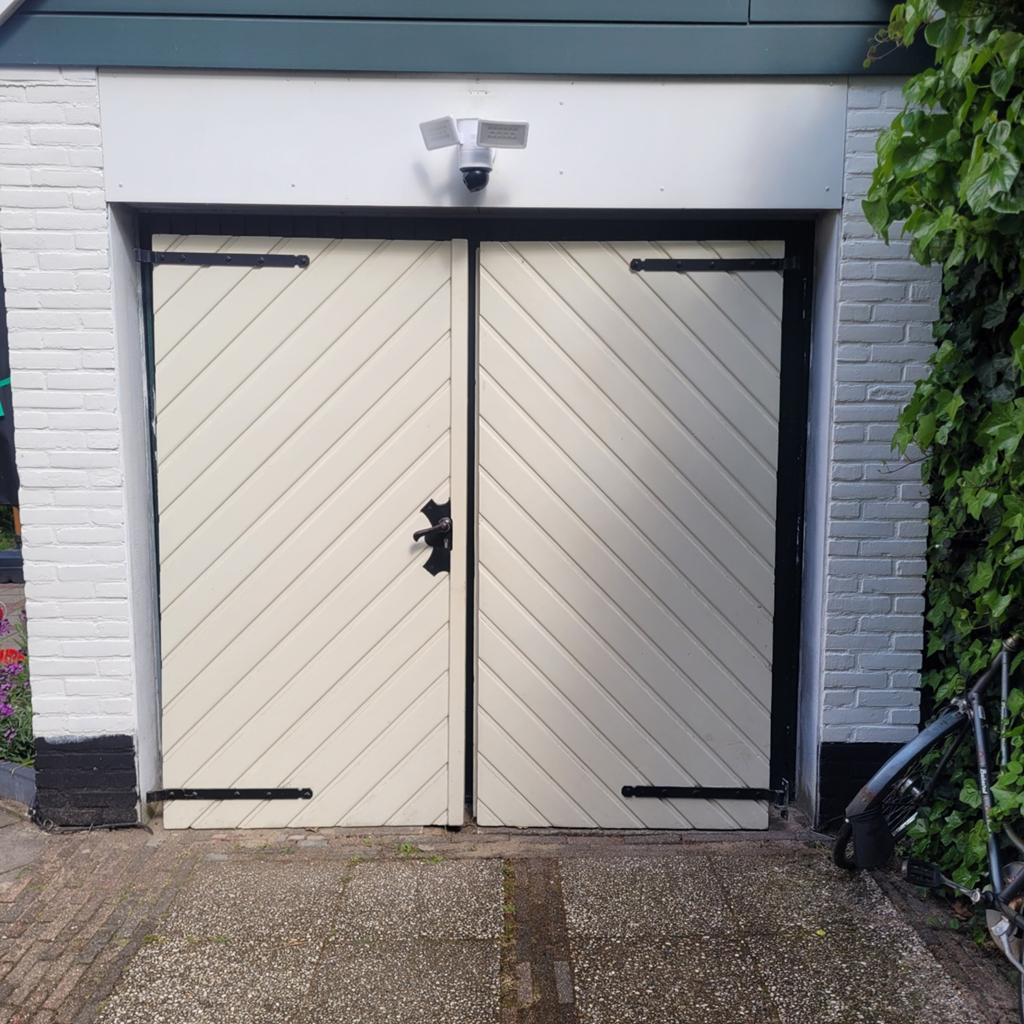 Twee prachtige hardhouten garagedeuren (203x210 cm), Doe-het-zelf en Verbouw, 120 cm of meer, Garagedeur, Ophalen of Verzenden