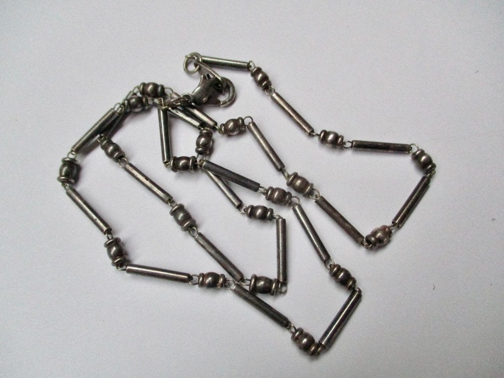 Zilver/bruine kleur schakel ketting 47 cm. staafjes + busjes, Ophalen of Verzenden, Zo goed als nieuw, Zilver, Overige materialen