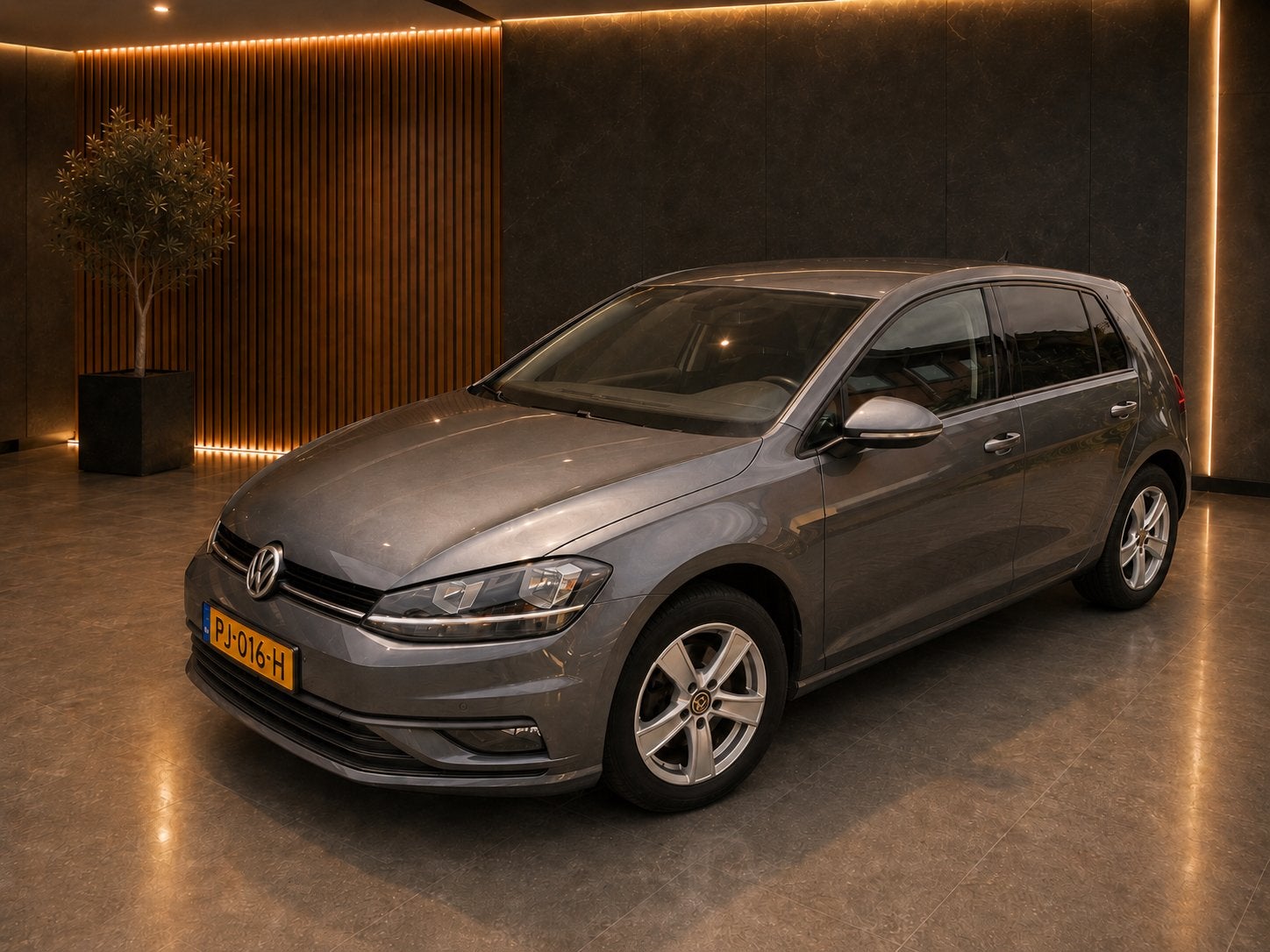 VW Golf 7.5 1.0 TSI | NAP | Navi | CarPlay | PDC V+A |, Stof, 610 kg, Origineel Nederlands, Handgeschakeld