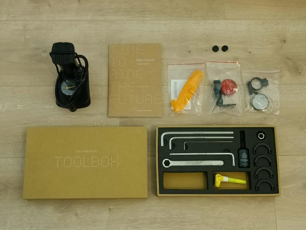 VanMoof Toolbox - Compleet met pomp, Ophalen of Verzenden, Zo goed als nieuw, Gereedschapsset