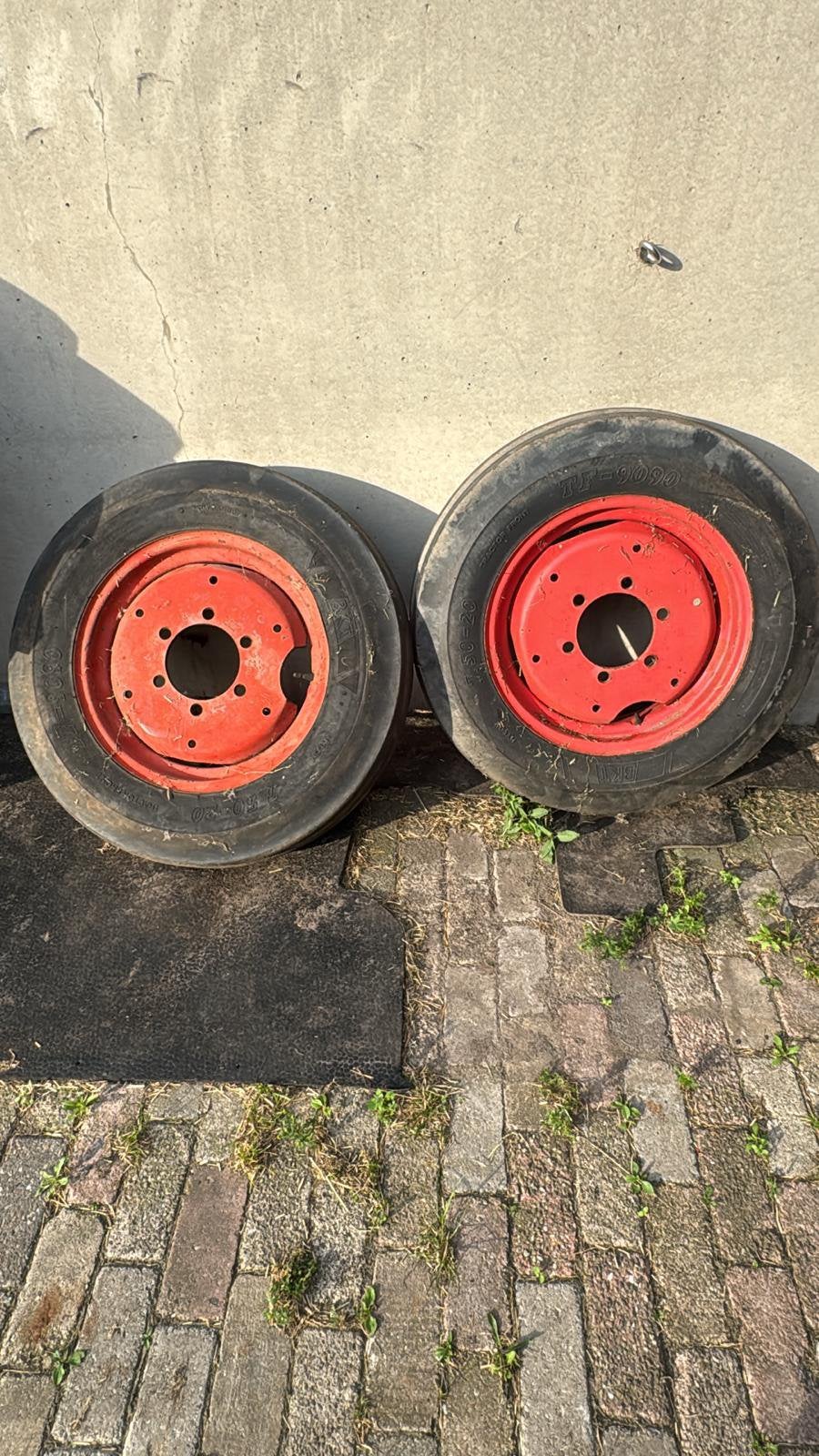 2 trekker voorbanden Fendt 100 serie, Ophalen