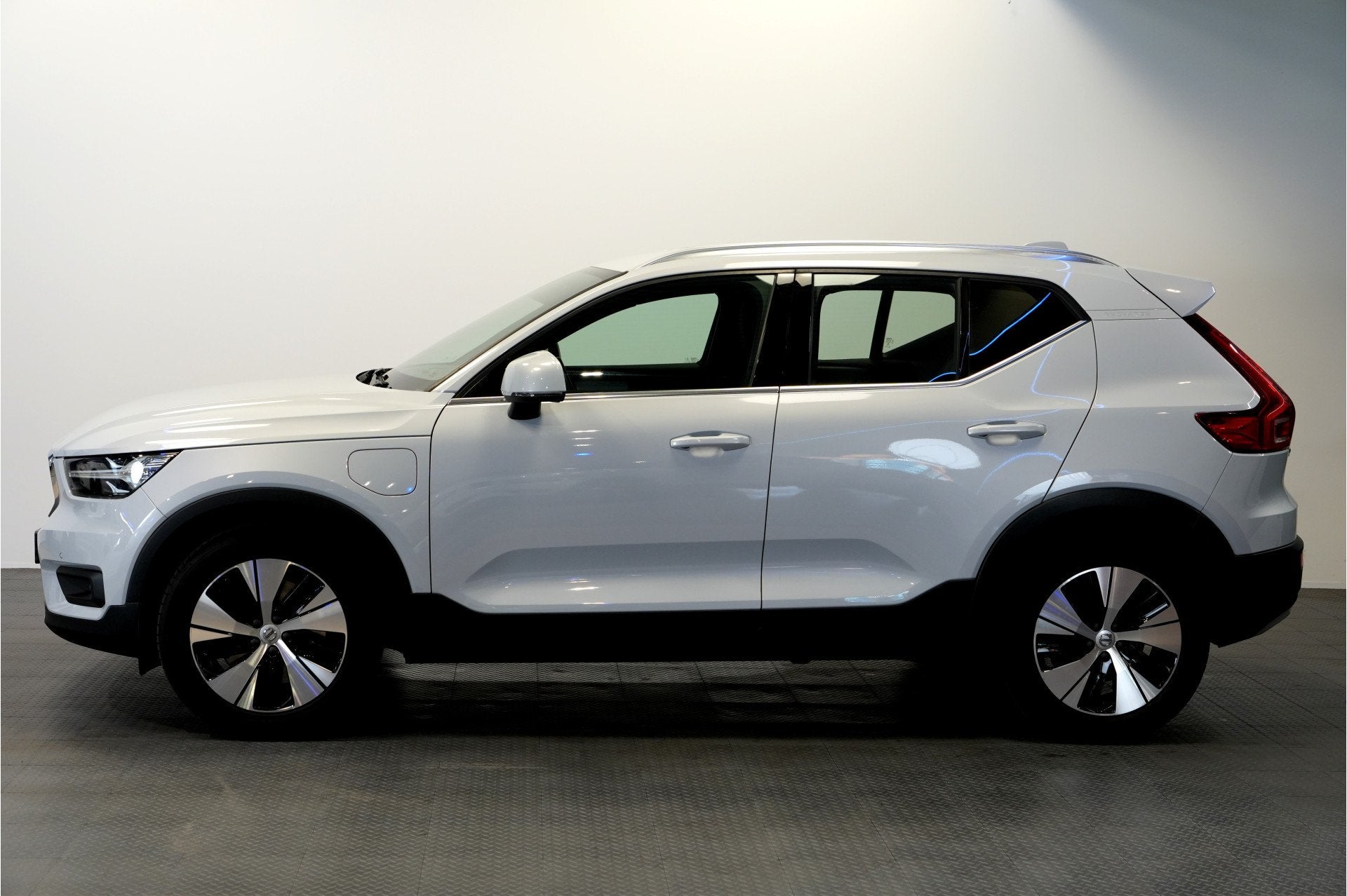 Volvo XC40 1.5 T5 193kW/262pk DCT7 Recharge Business Pro ADA, Auto's, Volvo, Stof, Met garantie (alle), Bedrijf, Hybride Elektrisch/Benzine