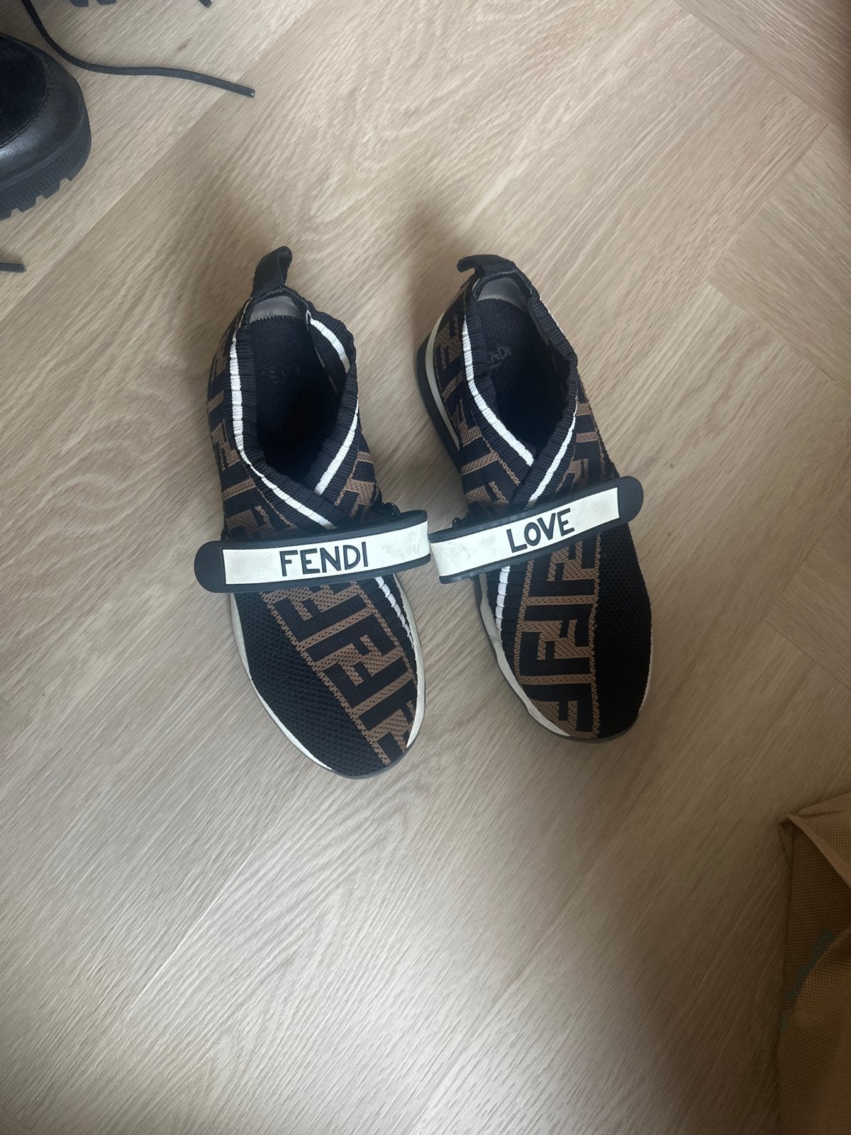 Fendi Sneakers - Zo goed als nieuw, Ophalen of Verzenden, Zo goed als nieuw, Zwart, Sneakers of Gympen