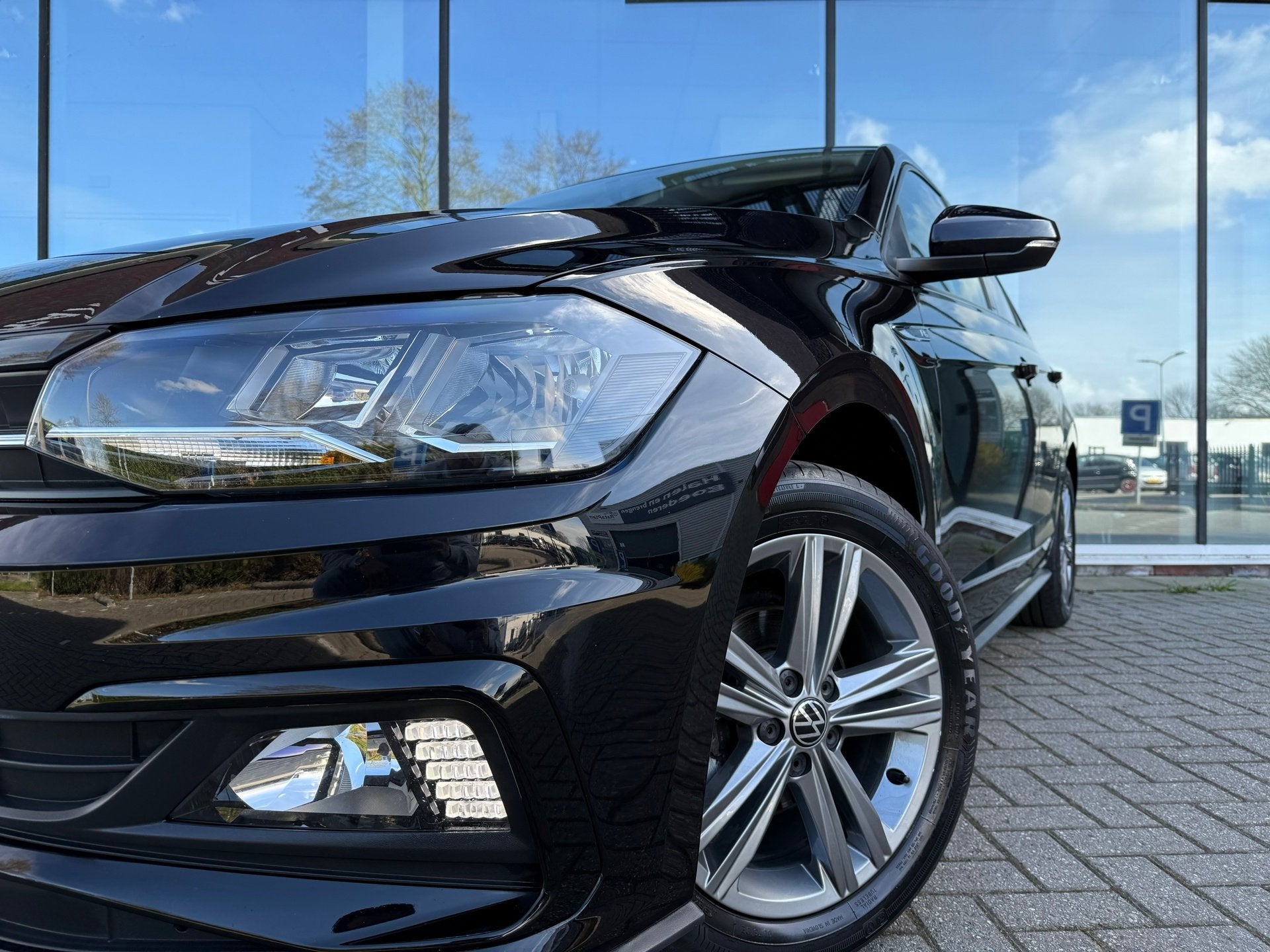 Volkswagen Polo 1.0 TSI R-Line Edition - Navi - Cruise - Air, Voorwielaandrijving, 1063 kg, Leder en Stof, Origineel Nederlands