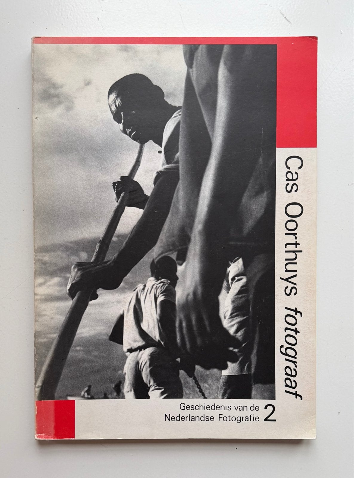 Cas Oorthuys fotograaf - Geschiedenis Nederlandse Fotografie, Ophalen of Verzenden, Gelezen, Fotografen