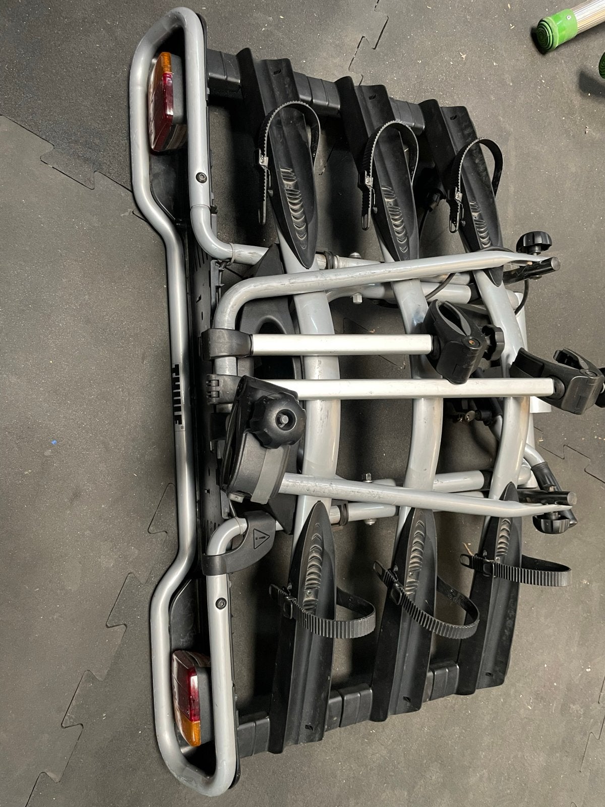 Thule 947 Fietsendrager voor 3 fietsen, kantelbaar en afslui, Ophalen, 3 fietsen of meer, Gebruikt, Trekhaakdrager