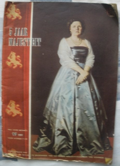 Extra uitgave Margriet en Revue - 5 jaar Majesteit, Verzamelen, Ophalen, 1940 tot 1960, Nederland, Tijdschrift
