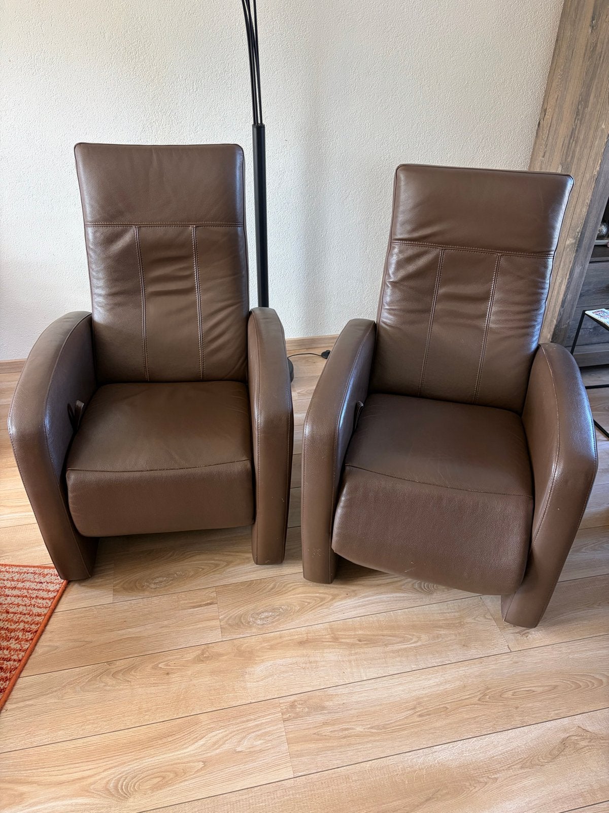 2x Bruine Leren Relaxfauteuils, Ophalen, Gebruikt, 50 tot 75 cm, Leer