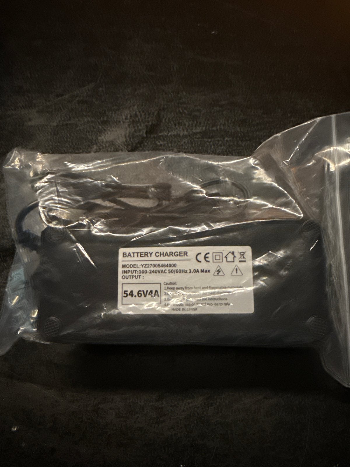 Batterijlader 54.6V 4A - Nieuw in verpakking, Ophalen, Universeel, Adapter, Nieuw