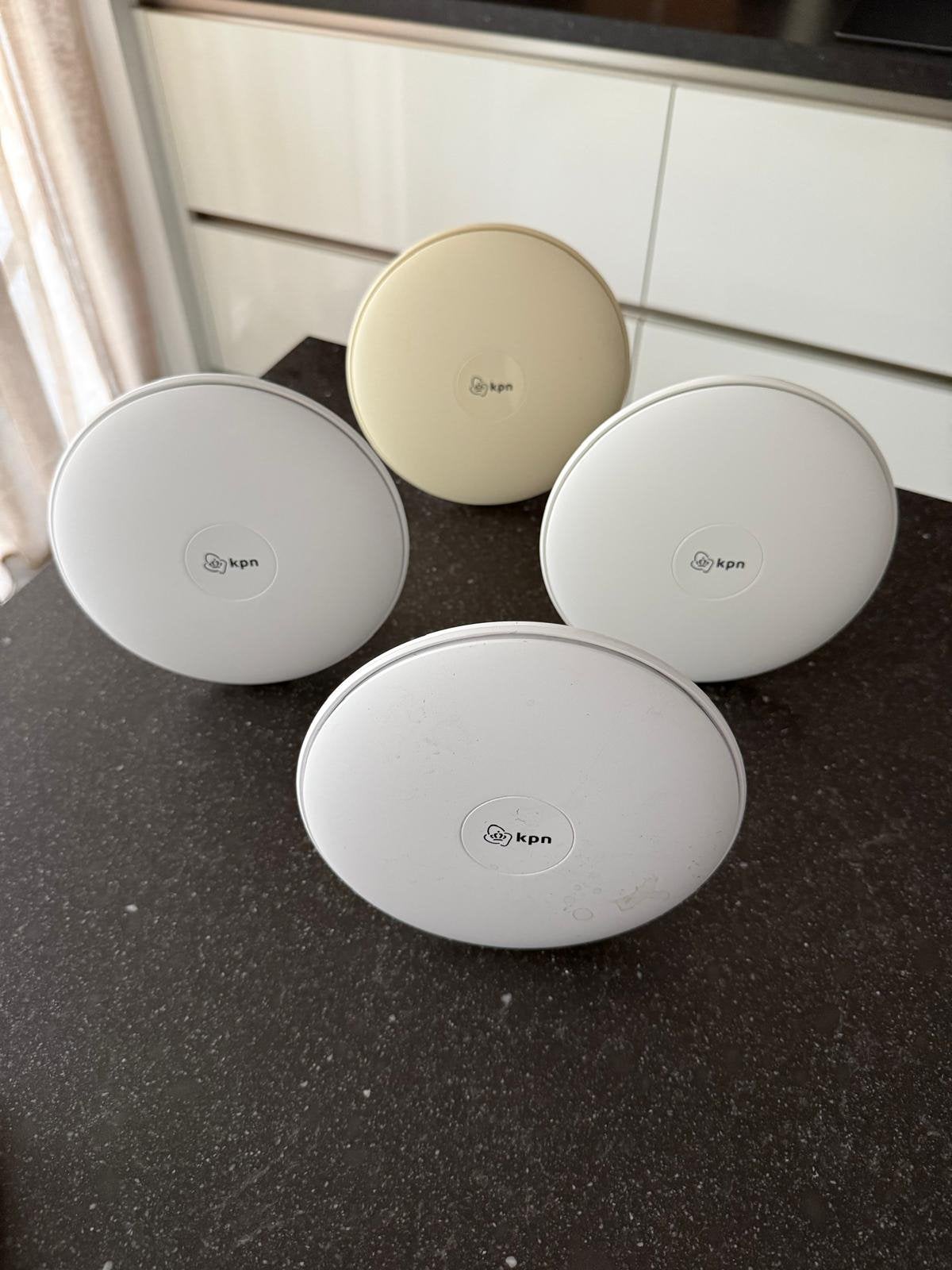 KPN SuperWifi punten (4 stuks) met adapters en kabels, Computers en Software, WiFi-versterkers, Ophalen of Verzenden, Gebruikt