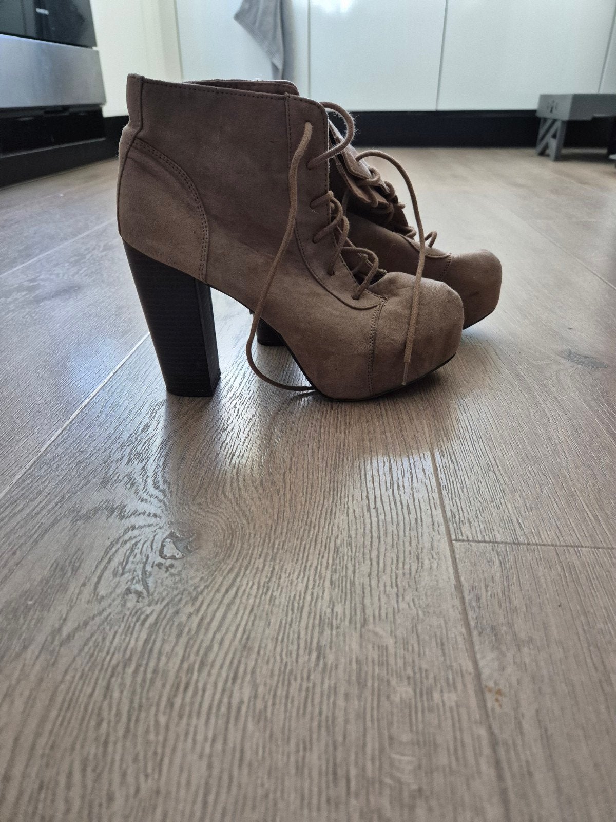 Beige laarsjes maat 39, Beige, Lage of Enkellaarzen, Ophalen of Verzenden, Zo goed als nieuw
