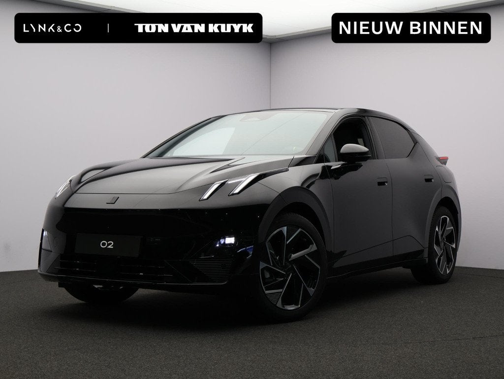 Lynk & Co 02 More 66 kWh MY27 Onyx Black | Gele Gordels!, Auto's, Lynk & Co, Automaat, Achterwielaandrijving, 1795 kg, Zwart