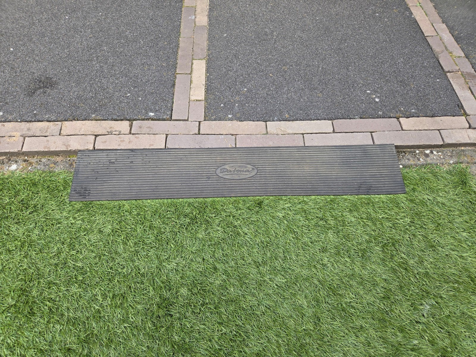 Rubberen drempelhulp 900x25x150 mm - Ideaal voor toegang, Ophalen
