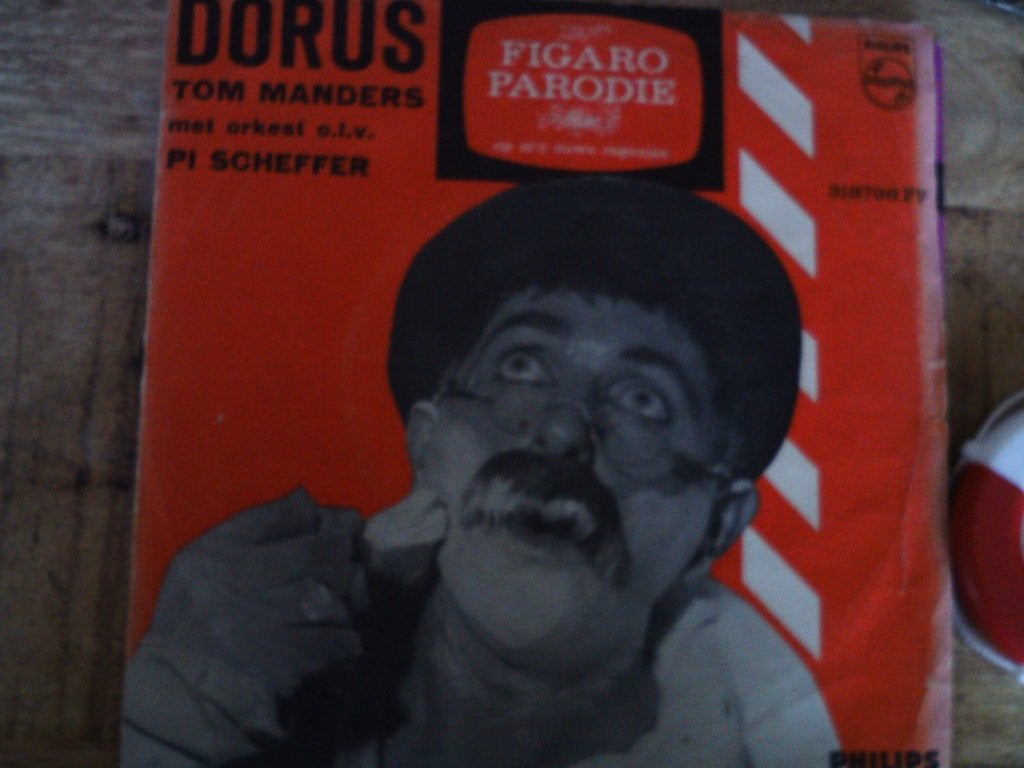 dorus -  figaro paradie // op m'n ouwe regenjas 17o, 7 inch, Ophalen of Verzenden, Zo goed als nieuw, Beschermende buitenhoes