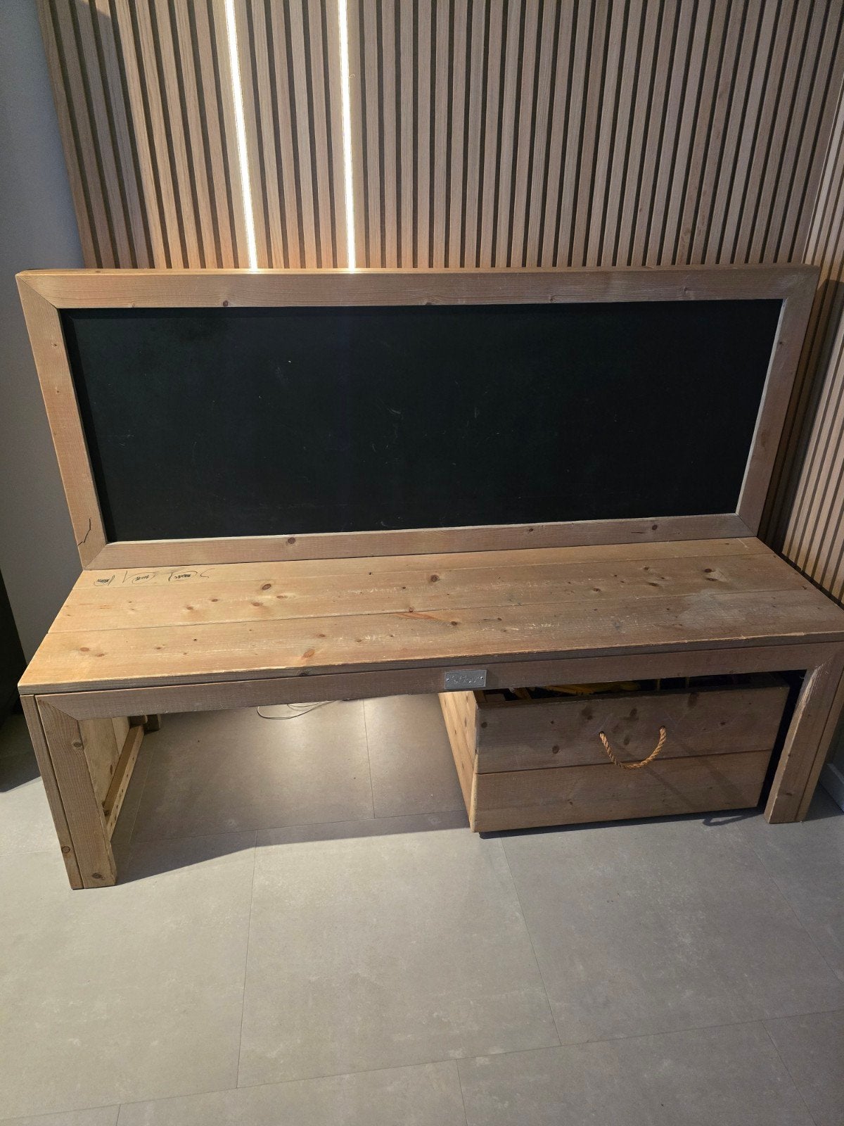 Kinder werktafel met krijtbord en opbergbak, Kinderen en Baby's, Ophalen, Gebruikt, Knutselen