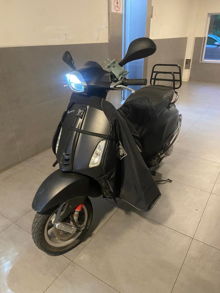 Vespa sprint - brom kenteken (17000km), Fietsen en Brommers, Scooters | Vespa, Ophalen of Verzenden, Zo goed als nieuw, Benzine