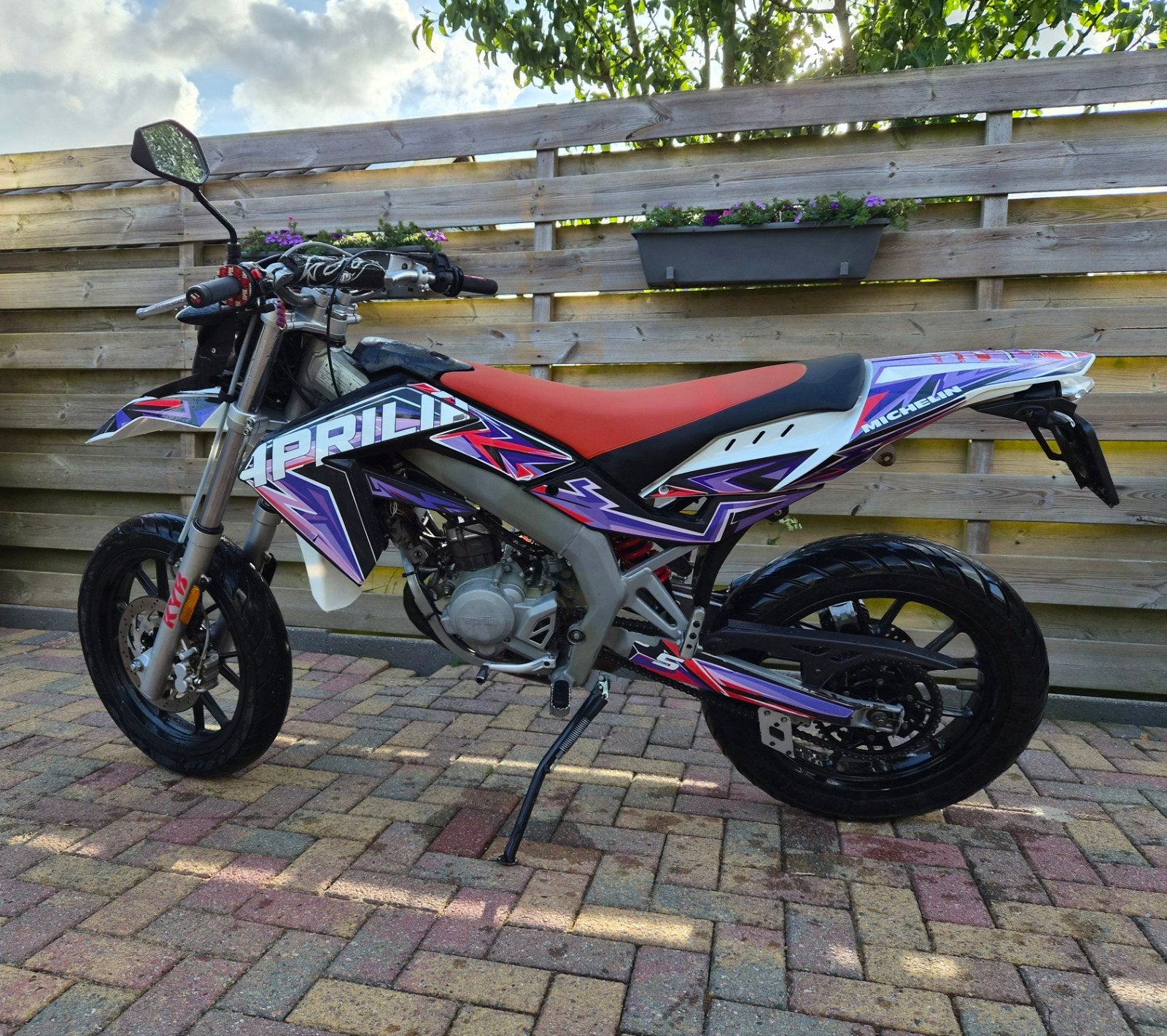 Zeer nette aprillia sx-50 2016, 6 versnellingen, Maximaal 45 km/u, Ophalen of Verzenden, Zo goed als nieuw