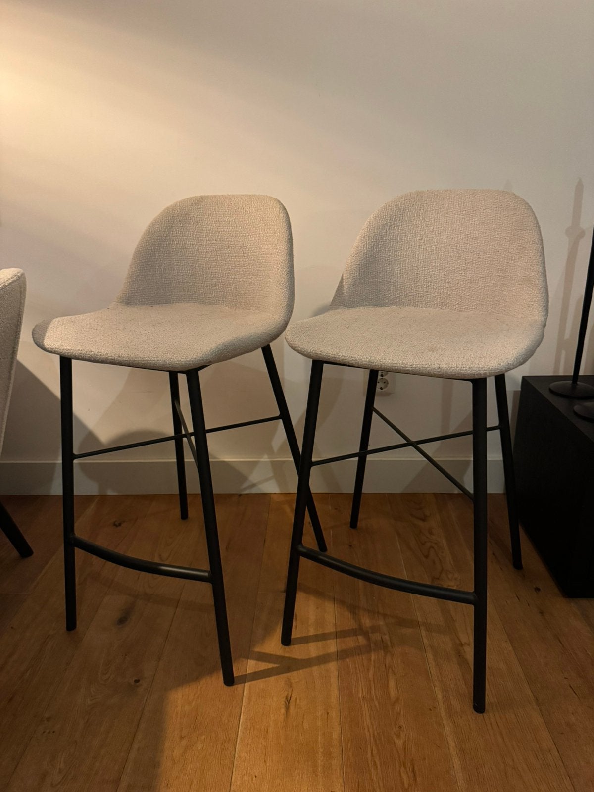 Barkrukken set - 2 stuks - offwhite geweven stof, Ophalen, Gebruikt, Met voetsteun, 60 tot 90 cm