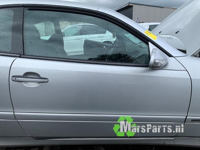 Portier 2Deurs rechts van een Mercedes CLK, Auto-onderdelen, Gebruikt, -, Deur, Ophalen of Verzenden