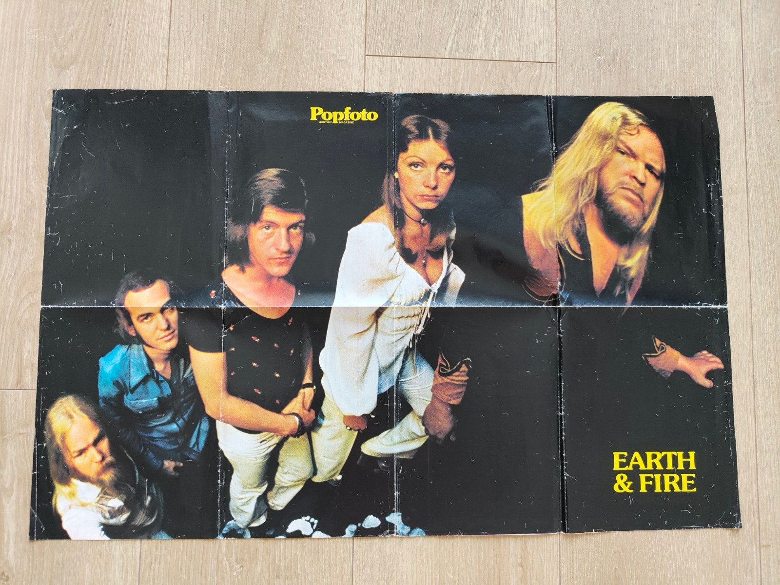 Popfoto Super Poster Earth & Fire, Gebruikt, Deurposter of groter, Rechthoekig Liggend, Ophalen of Verzenden