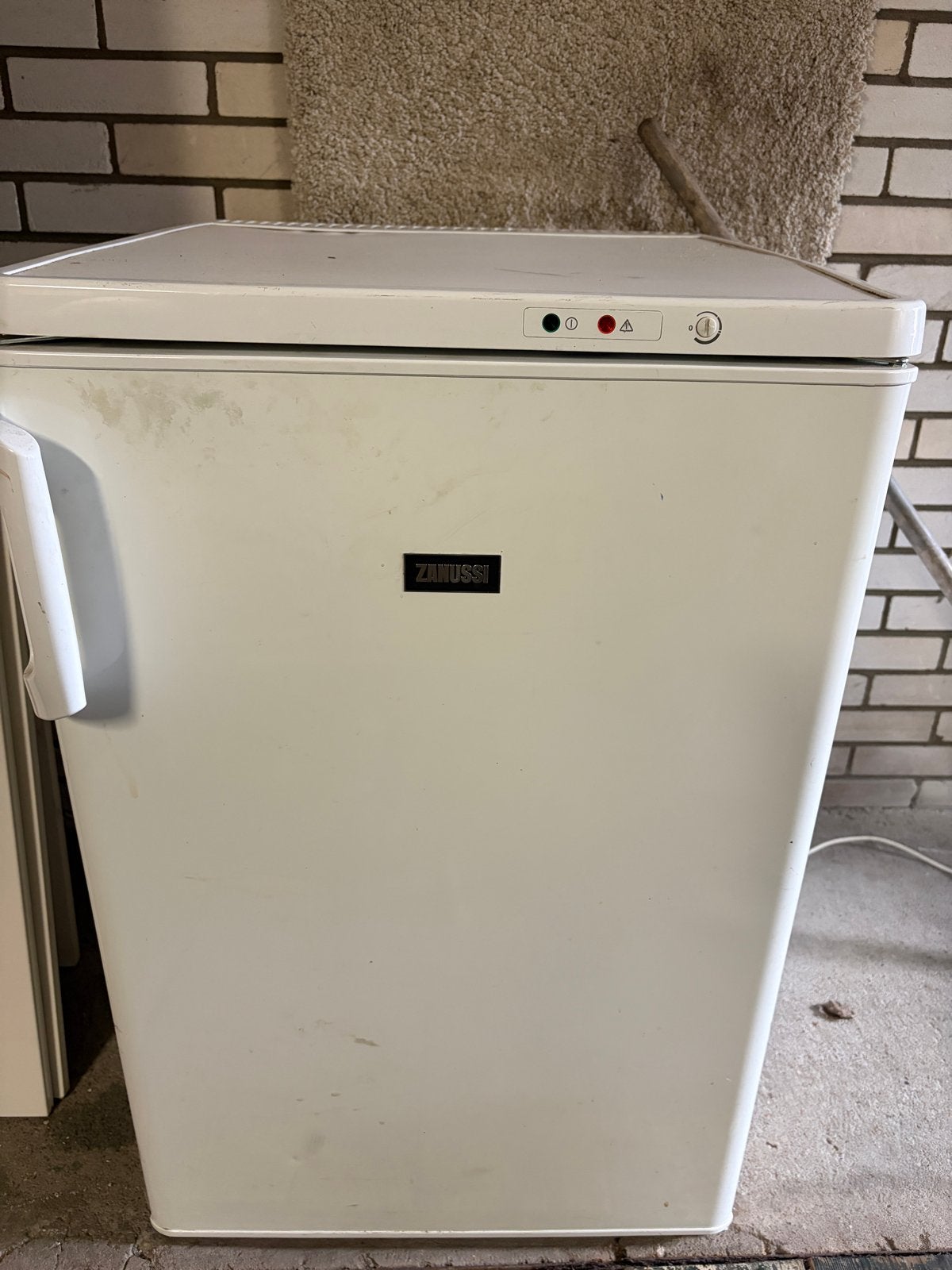 Zanussi Tafelmodel Vrieskast vriezer met 3 Lades, Witgoed en Apparatuur, Vriezers en Diepvrieskisten, Gebruikt, Minder dan 85 cm