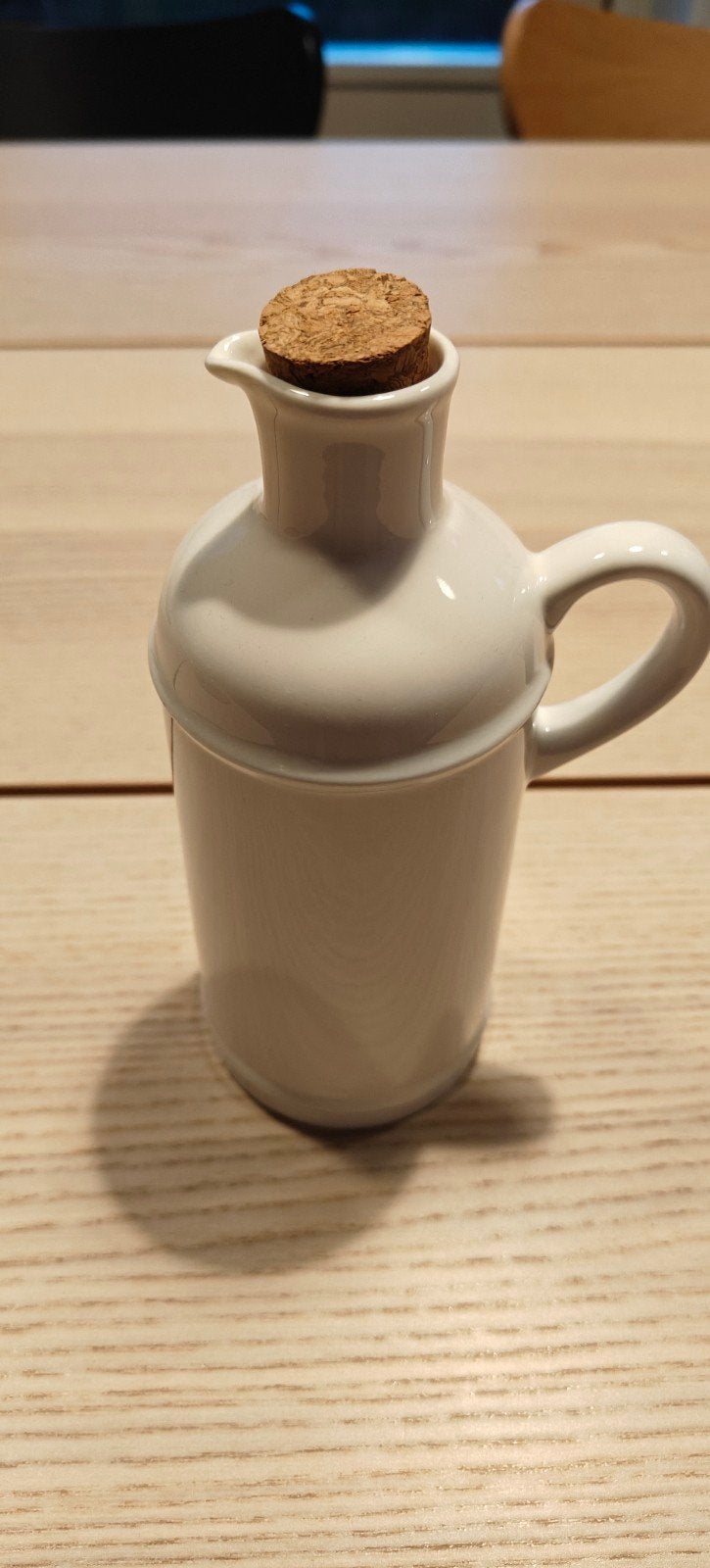 Witte porseleinen schenkfles met kurken dop, Huis en Inrichting, Ophalen, Overige typen, Nieuw, Steen/keramiek